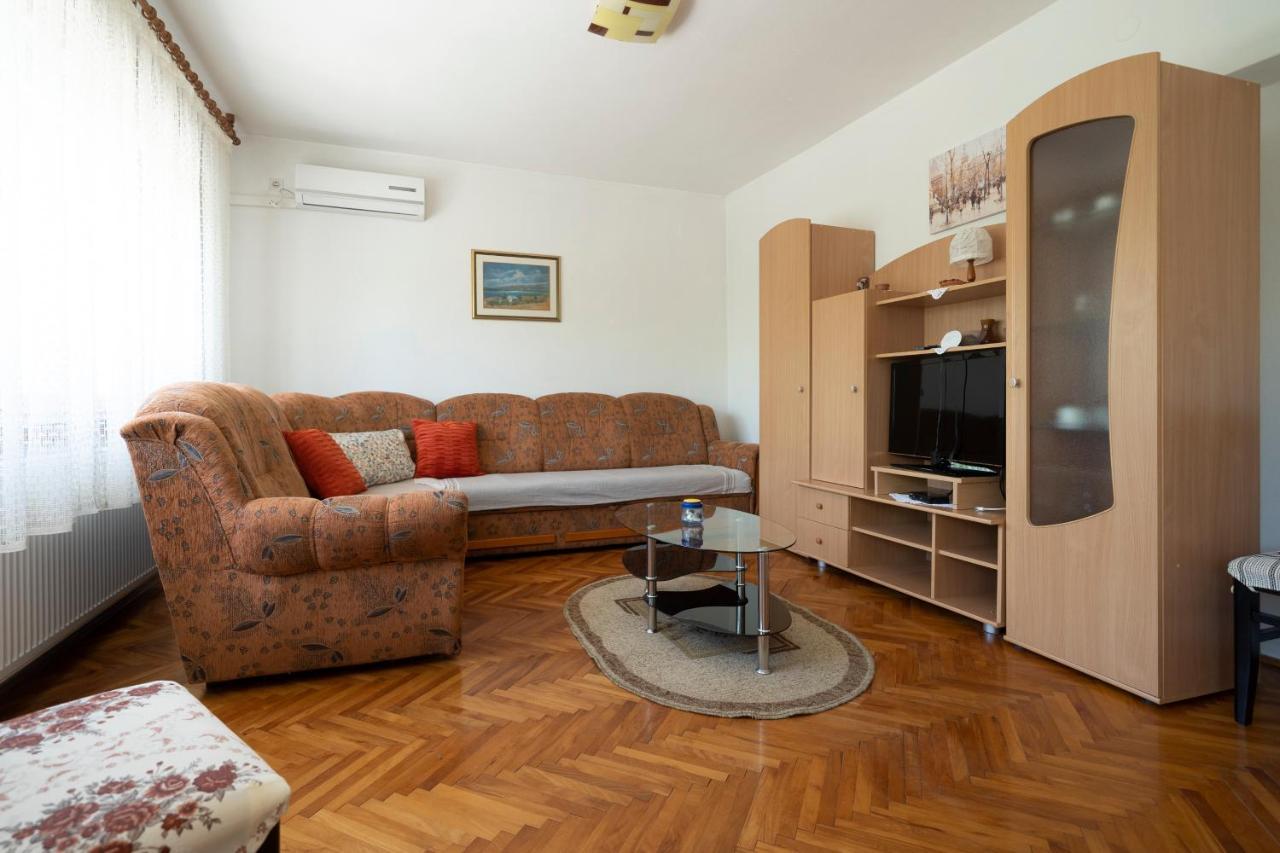 Apartman Ema Gornji Karin Esterno foto