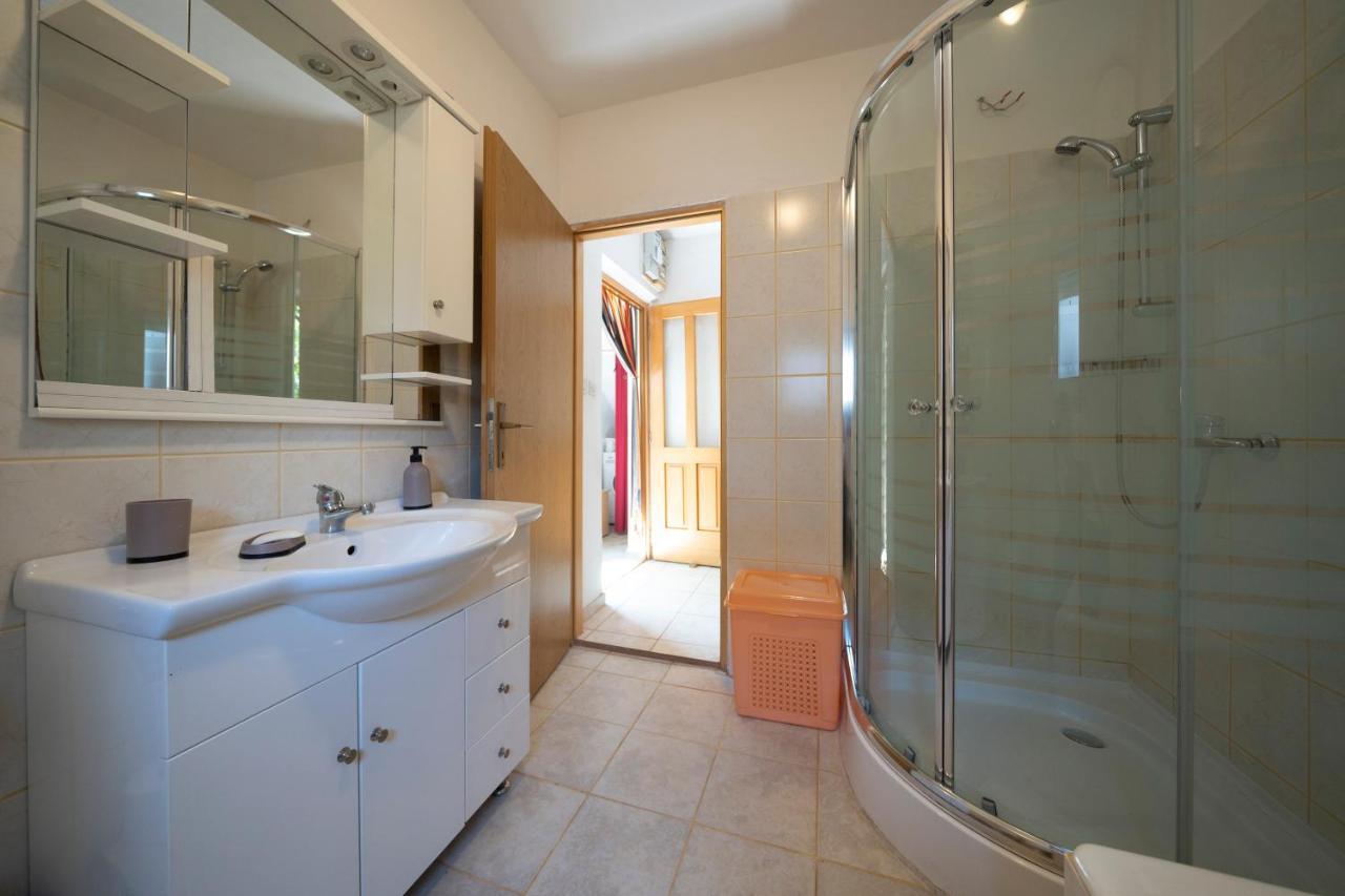 Apartman Ema Gornji Karin Esterno foto