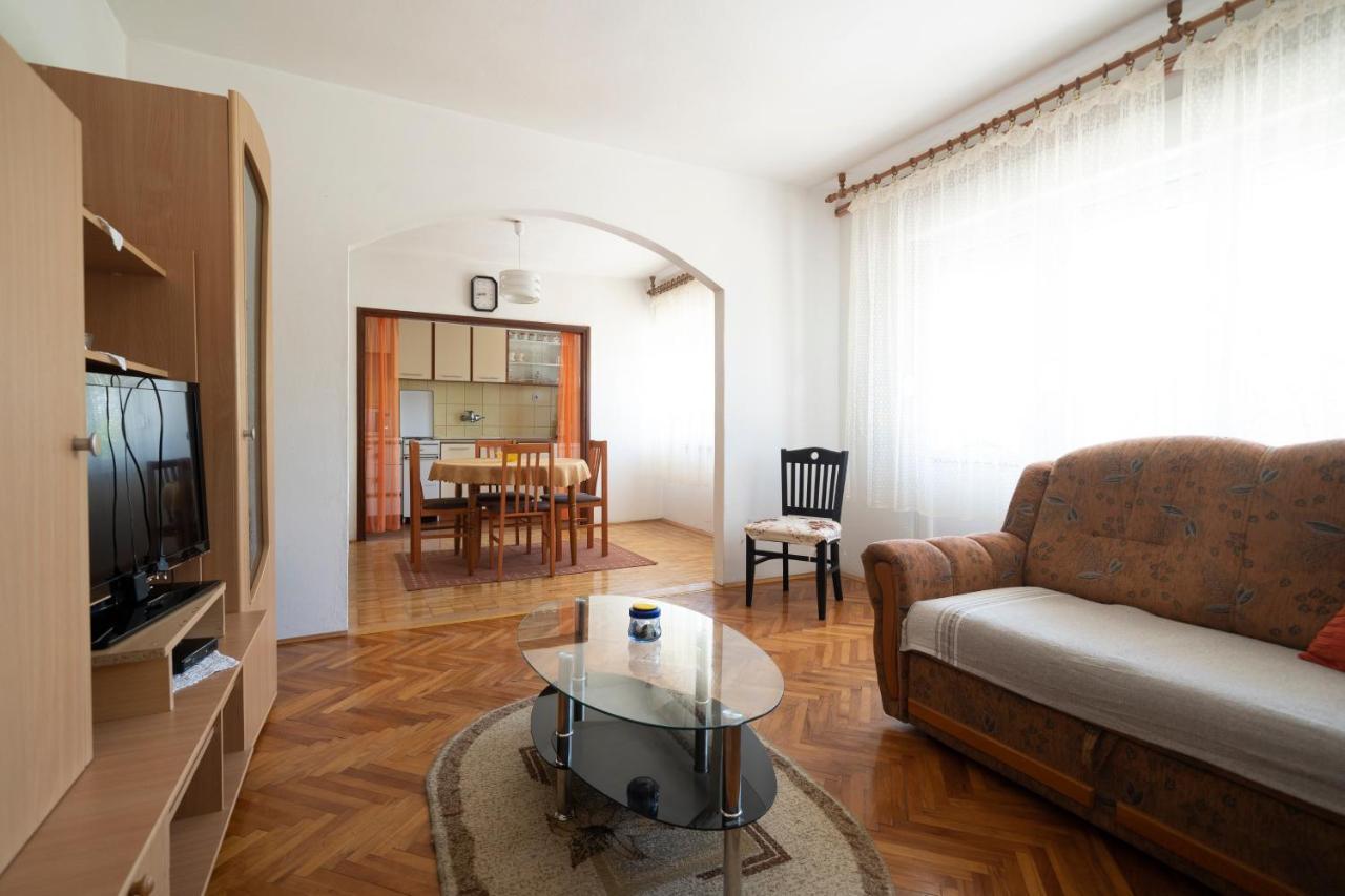 Apartman Ema Gornji Karin Esterno foto